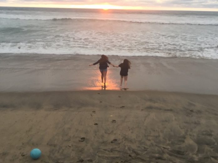 Friends Sunset - Aliza Abusch-Magder - jGirls+ Magazine
